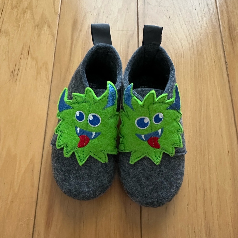 NEW Playshoes Baby Felt Monsters Slippers, Size 22 (6)